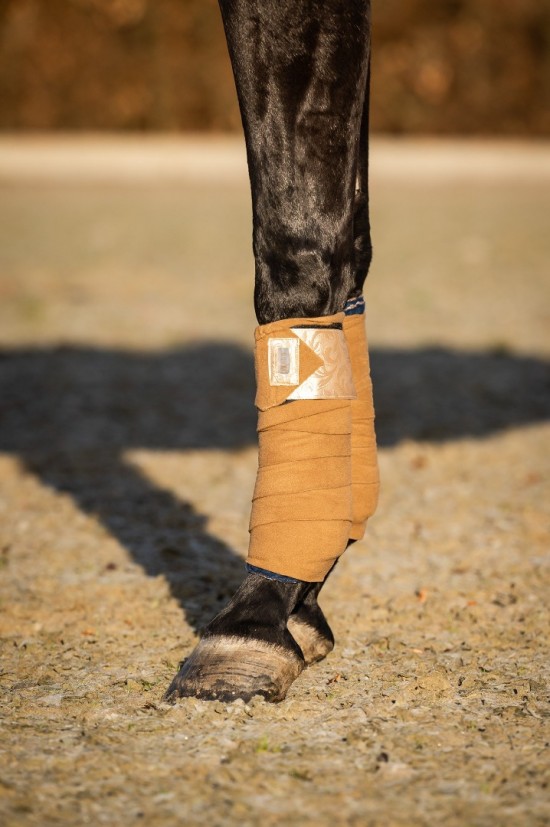 Bandage lake view cream 1